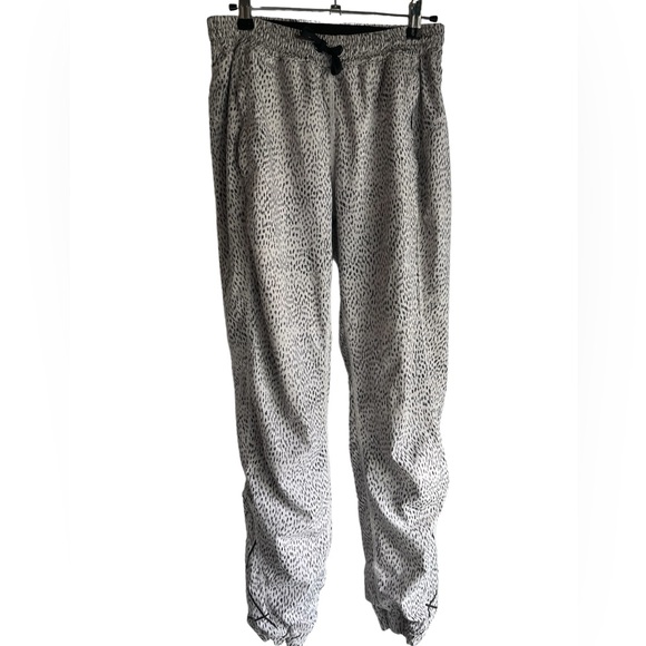 Lululemon Trainer Track pants casual Dottie Dash White & Black Womens Size 4 - Picture 2 of 8